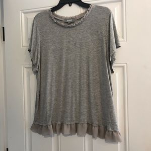 Marled reunited grey flowy ruffled blouse